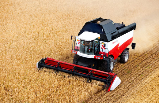 Комбайн в поле
